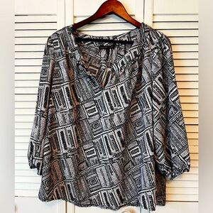 Adrienne Vittadini white black patterned blouse 3/4 sleeves w elastic cuff 1X